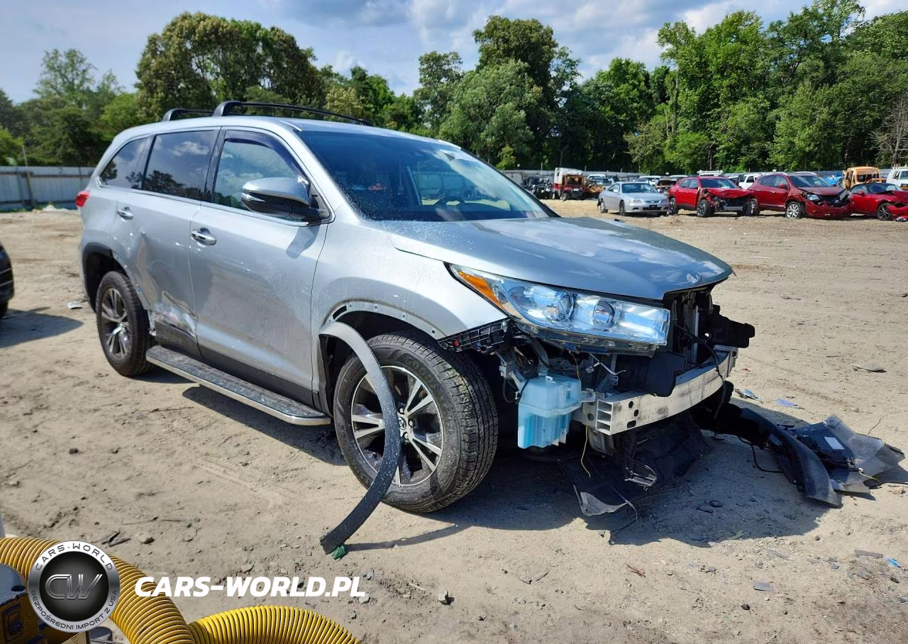 2019 Toyota Highlander Le VIN:5TDZARFH9KS049946 - 4