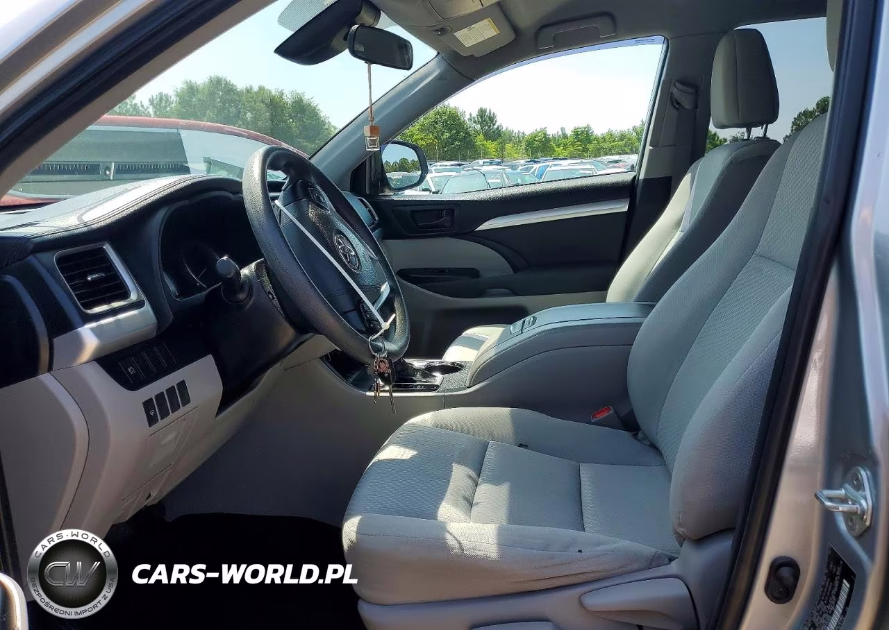 2019 Toyota Highlander Le VIN:5TDZARFH9KS049946 - 7