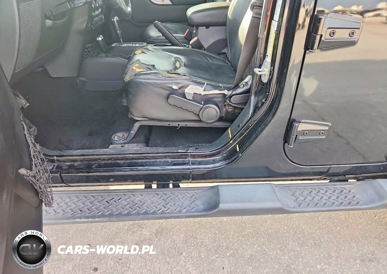 2014 Jeep Wrangler Unlimited Sahara VIN:1C4BJWEG9EL305419 - 13