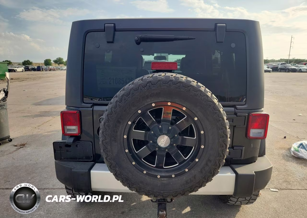 2014 Jeep Wrangler Unlimited Sahara VIN:1C4BJWEG9EL305419 - 6