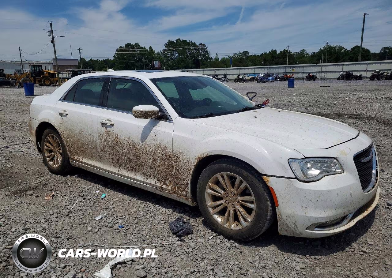 2017 Chrysler 300 Limited VIN:2C3CCAAG9HH655615 - 4