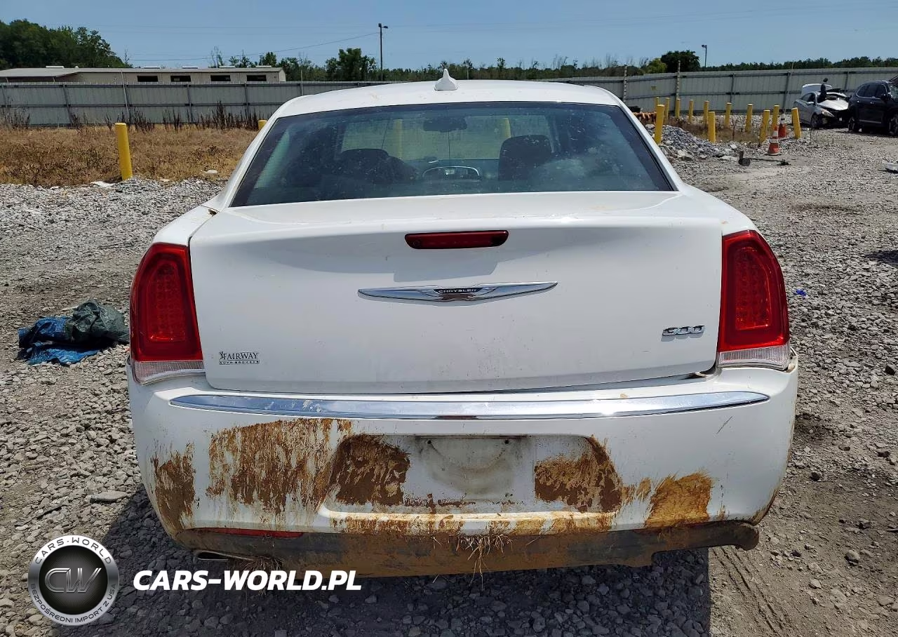 2017 Chrysler 300 Limited VIN:2C3CCAAG9HH655615 - 6