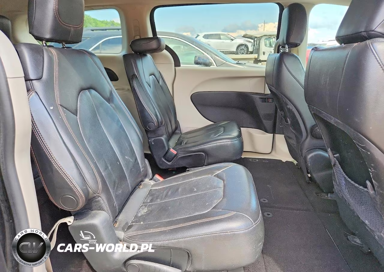 2017 Chrysler Pacifica Touring L VIN:2C4RC1BG8HR523878 - 11