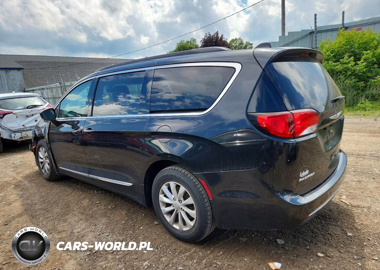 2017 Chrysler Pacifica Touring L VIN:2C4RC1BG8HR523878 - 2