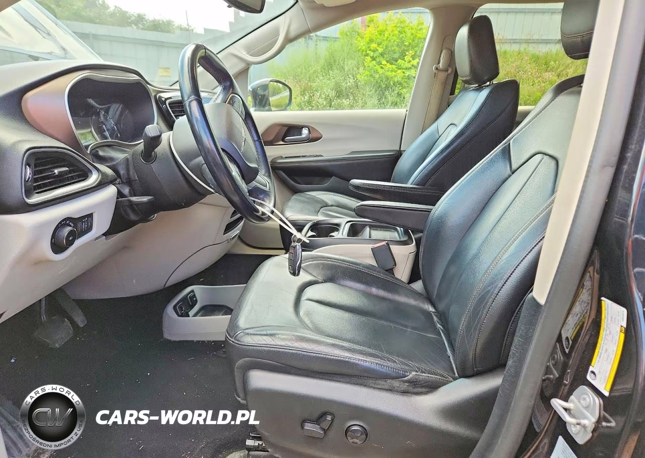 2017 Chrysler Pacifica Touring L VIN:2C4RC1BG8HR523878 - 7