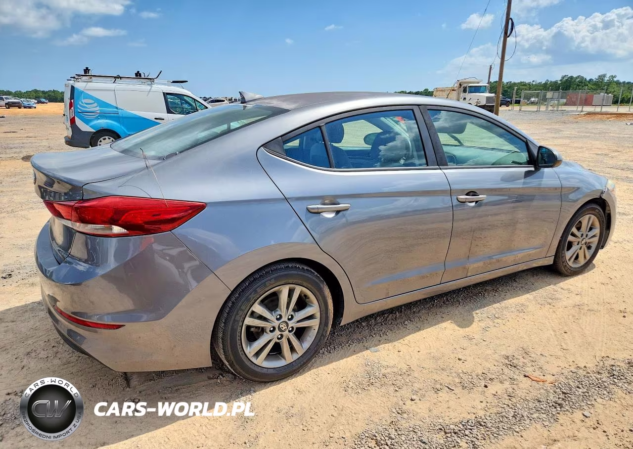 2018 Hyundai Elantra Sel VIN:5NPD84LF4JH255031 - 3