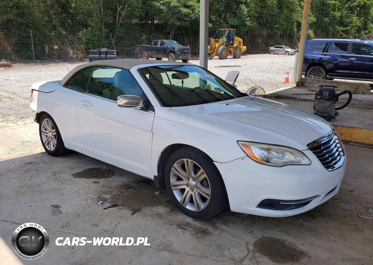 2012 Chrysler 200 Touring VIN:1C3BCBEGXCN217441 - 4