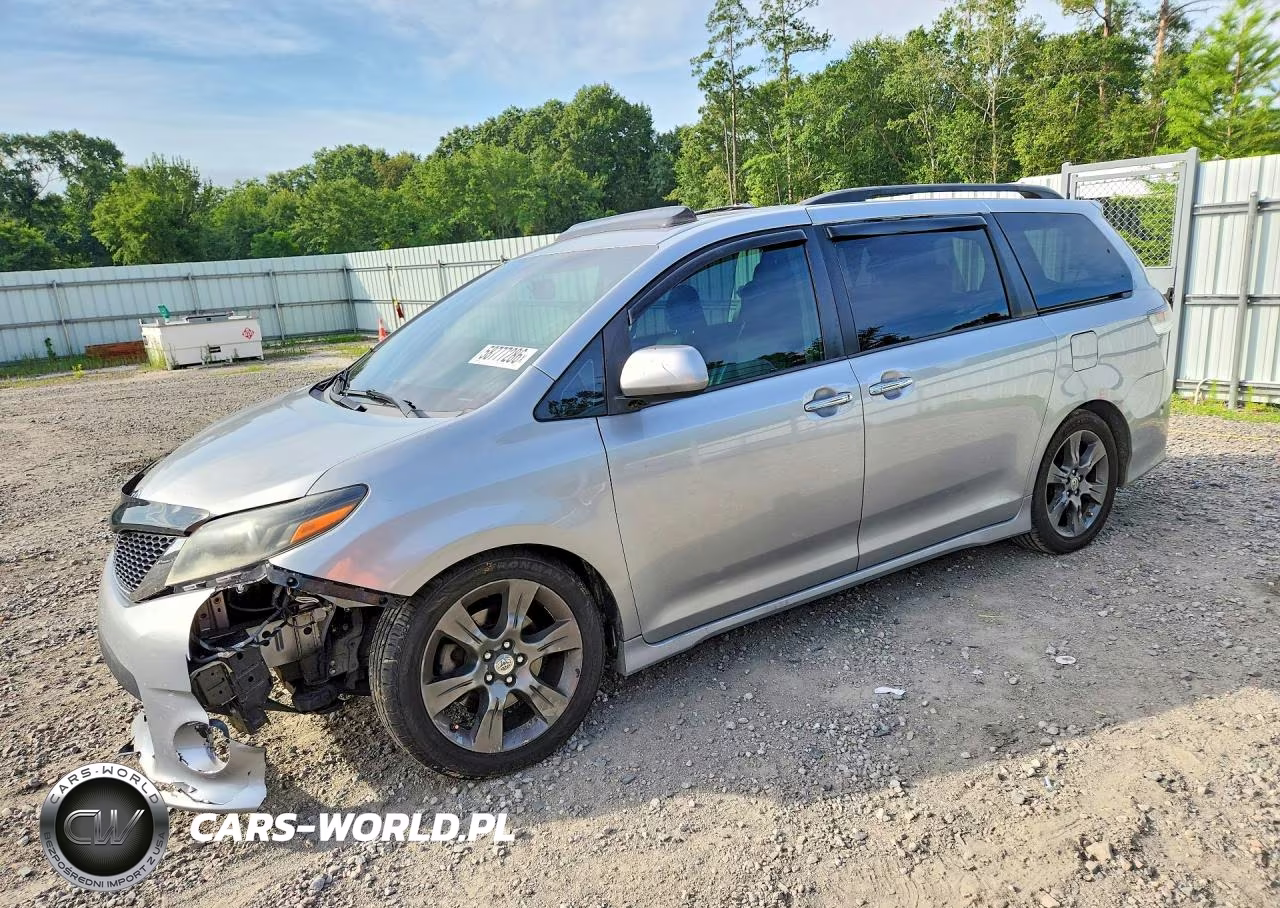2016 Toyota Sienna Se – zdjęcie 1 z 14
