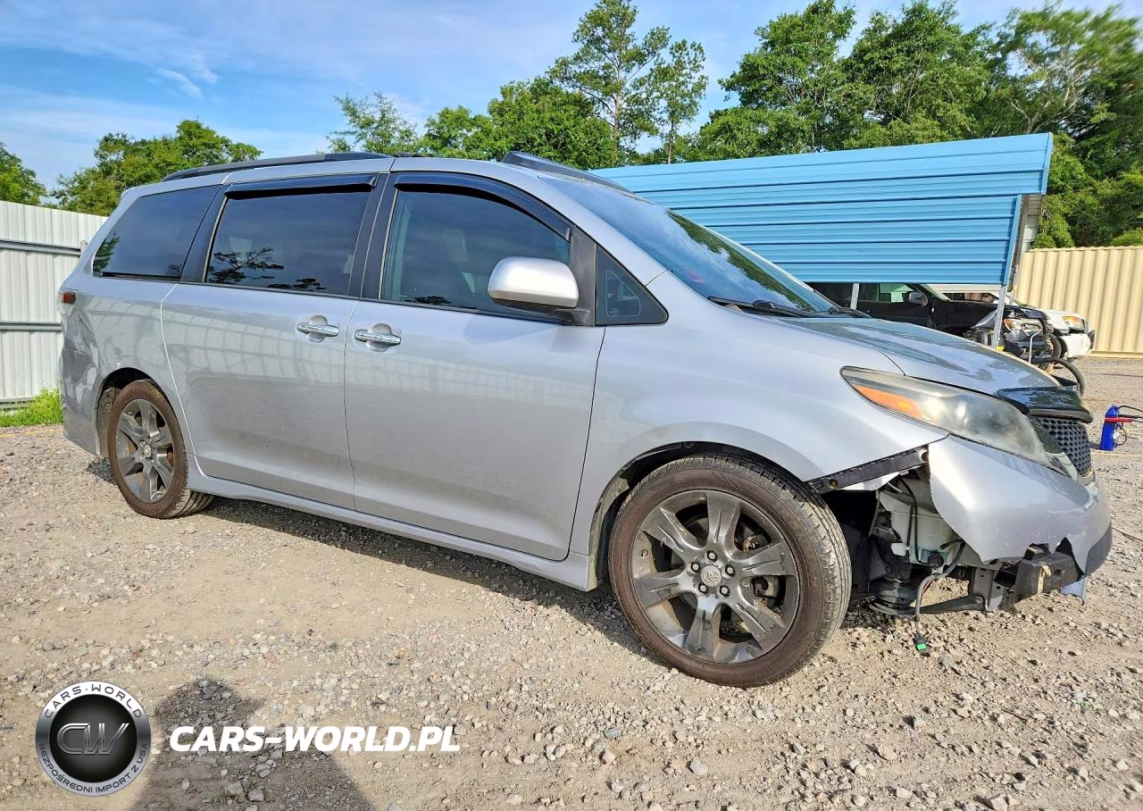 2016 Toyota Sienna Se VIN:5TDXK3DC2GS728019 - 4