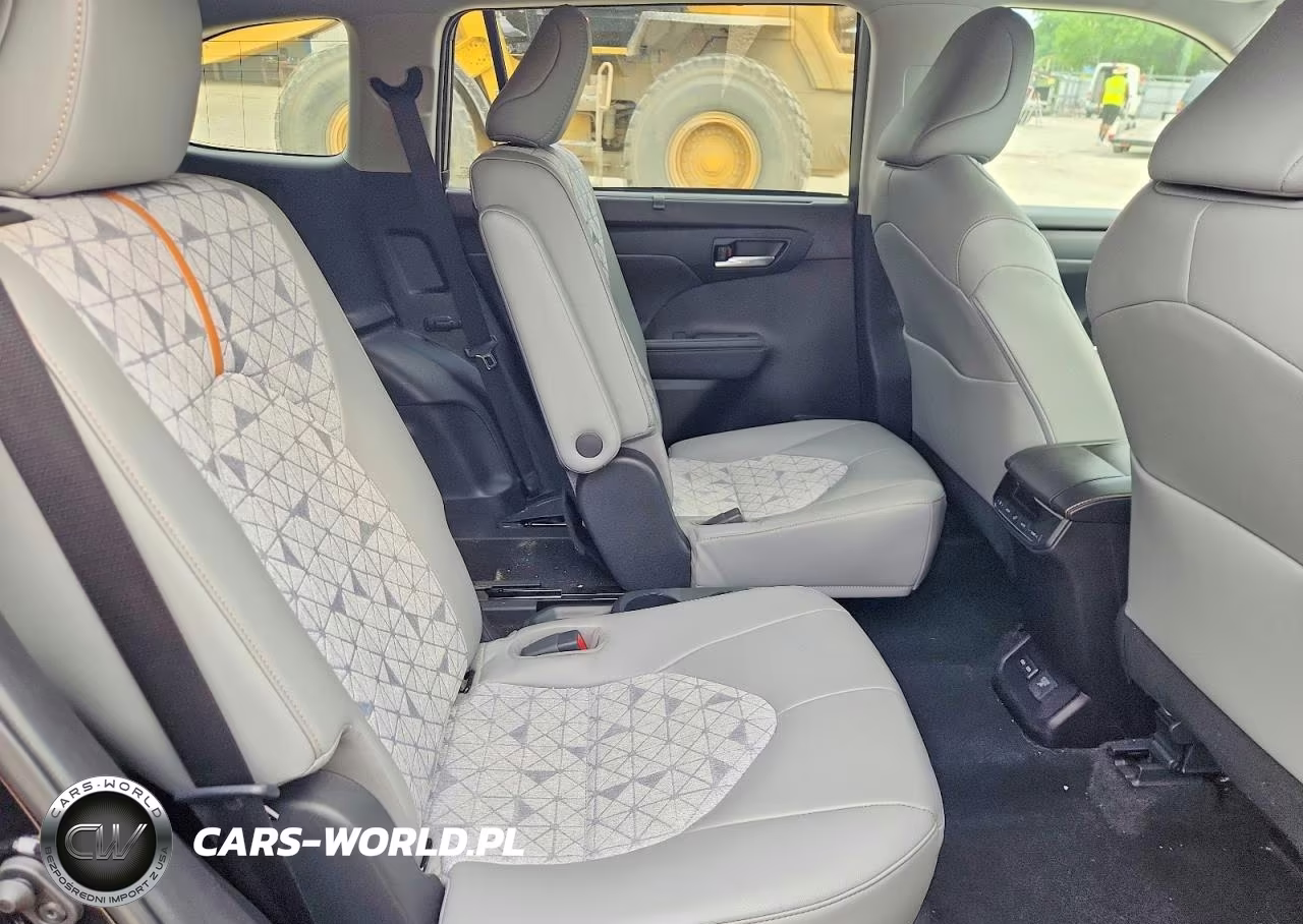 2023 Toyota Highlander Hybrid Bronze Edition VIN:5TDABRCH7PS594341 - 11