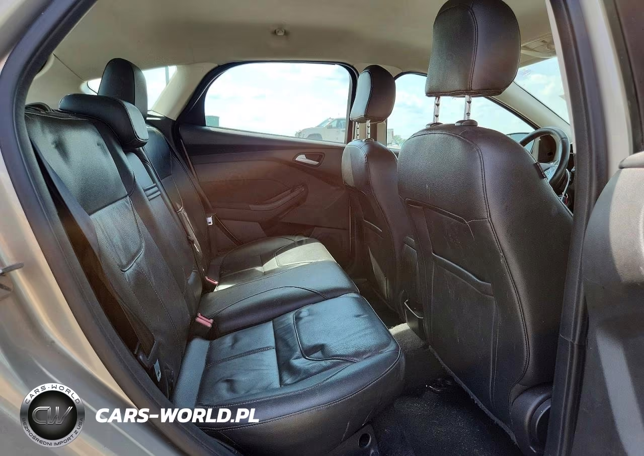 2015 Ford Focus Se VIN:1FADP3K21FL360565 - 10