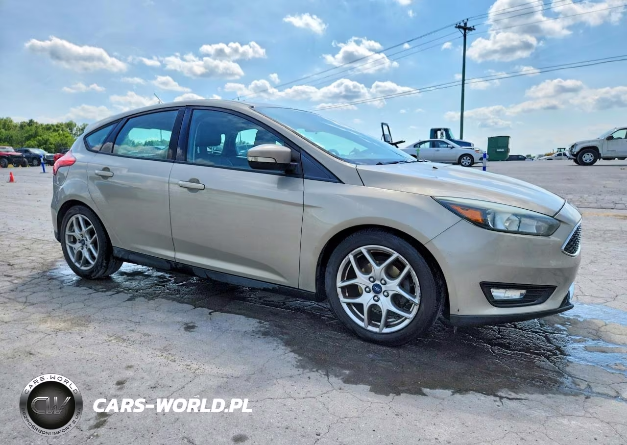 2015 Ford Focus Se VIN:1FADP3K21FL360565 - 4