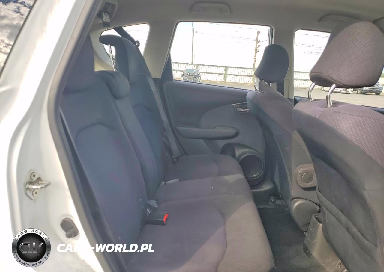 2012 Honda Fit Sport VIN:JHMGE8H55CC000589 - 10