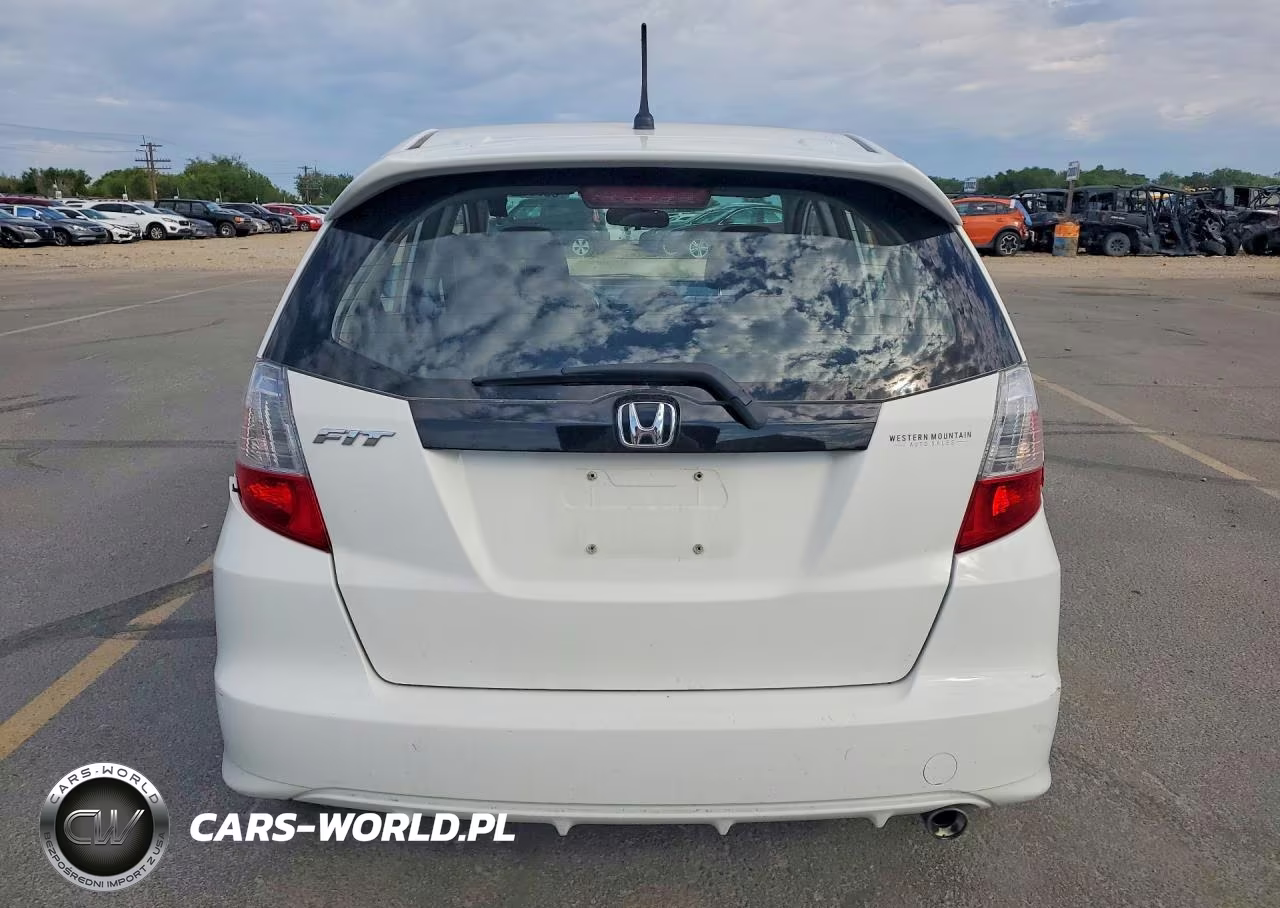 2012 Honda Fit Sport VIN:JHMGE8H55CC000589 - 6