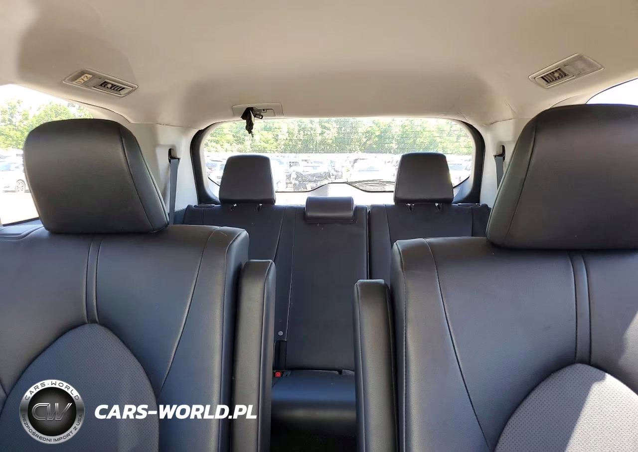 2024 Toyota Grand Highlander Xle VIN:5TDAAAB51RS033809 - 10