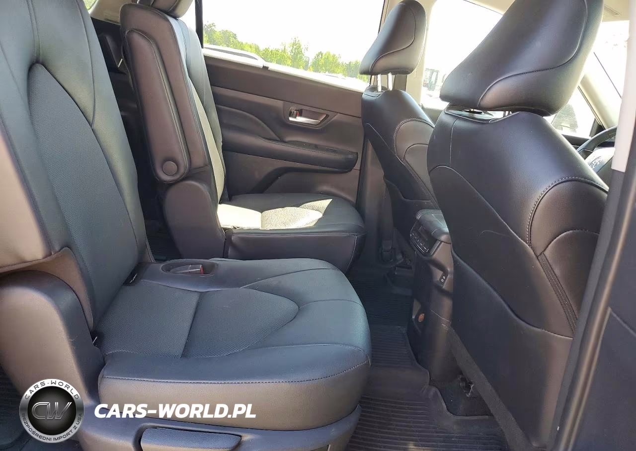 2024 Toyota Grand Highlander Xle VIN:5TDAAAB51RS033809 - 11