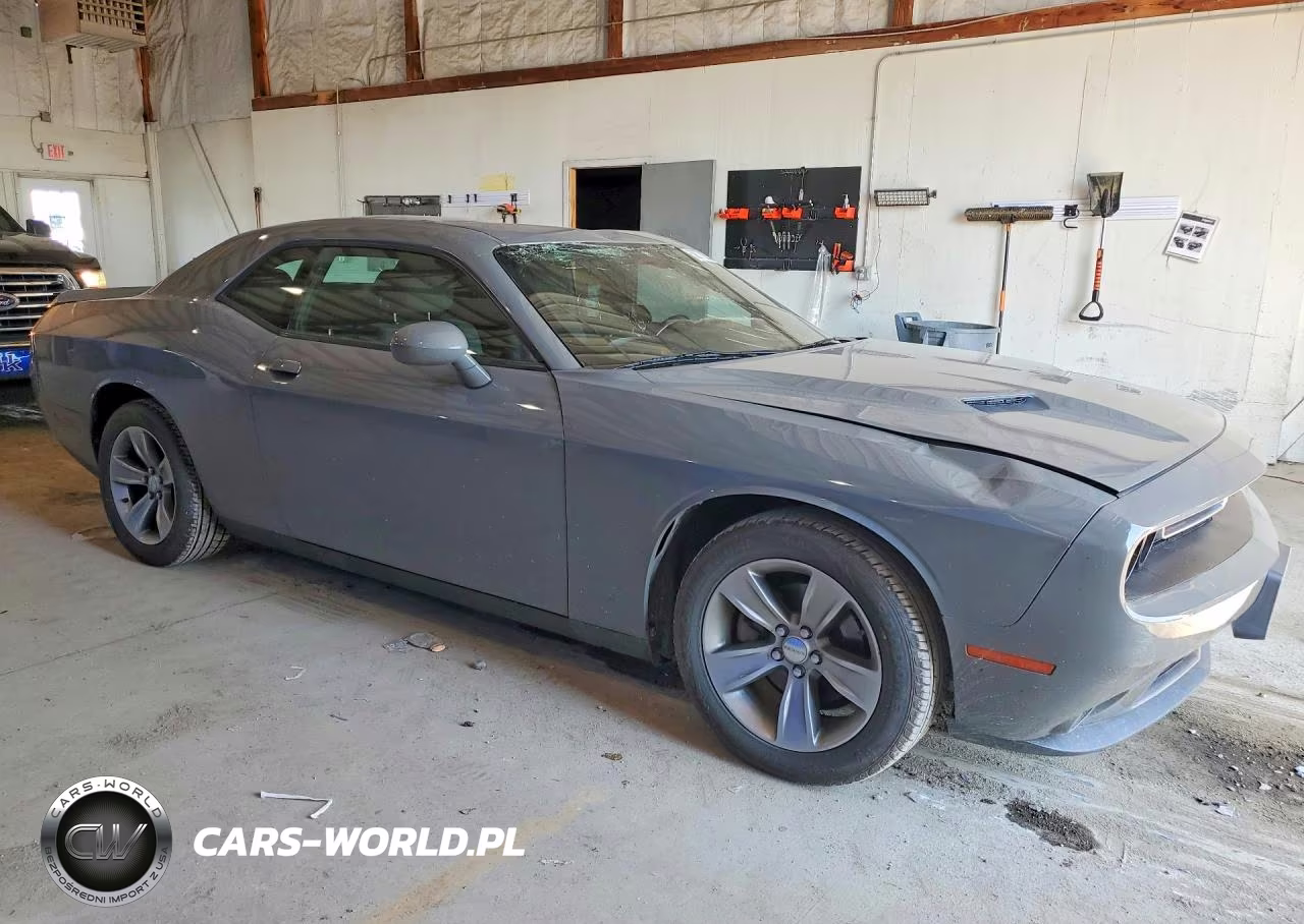 2019 Dodge Challenger Sxt VIN:2C3CDZAG6KH680247 - 4