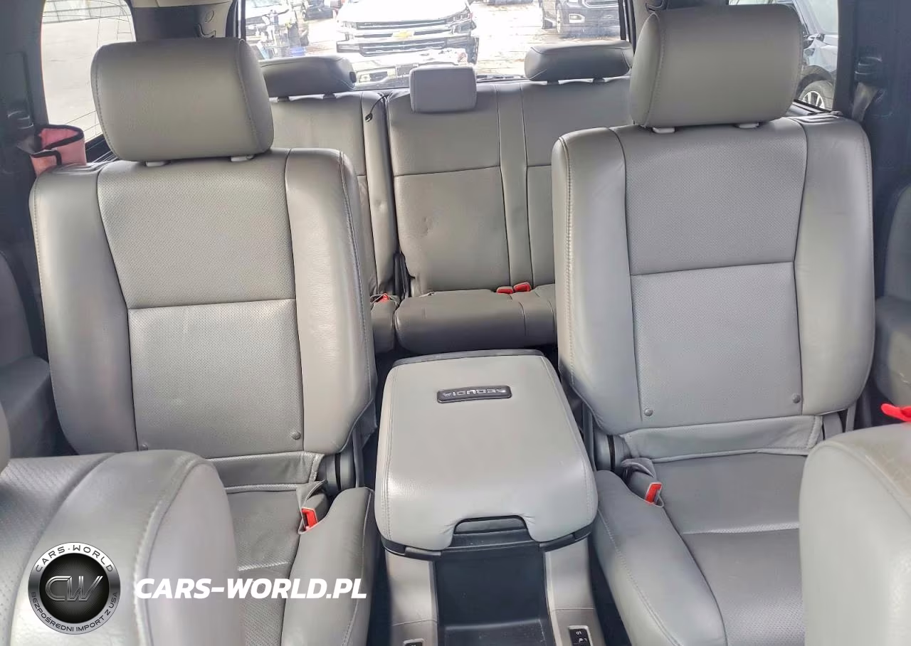 2012 Toyota Sequoia Platinum VIN:5TDDW5G15CS072597 - 10