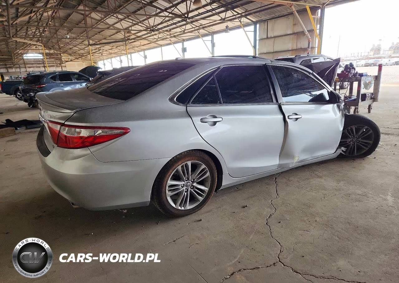 2016 Toyota Camry Se VIN:4T1BF1FK8GU550843 - 3