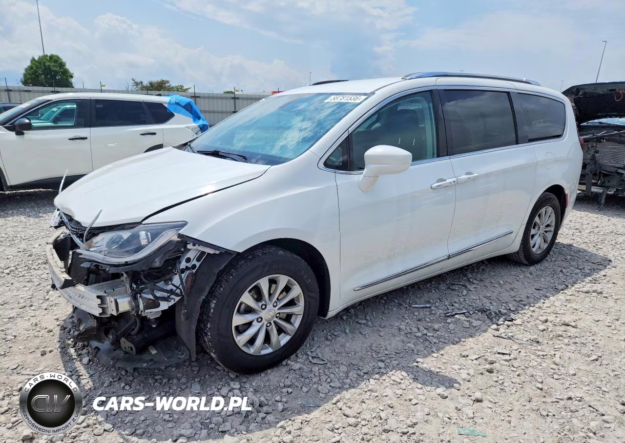 2019 Chrysler Pacifica Touring L VIN:2C4RC1BG5KR626604 - 1