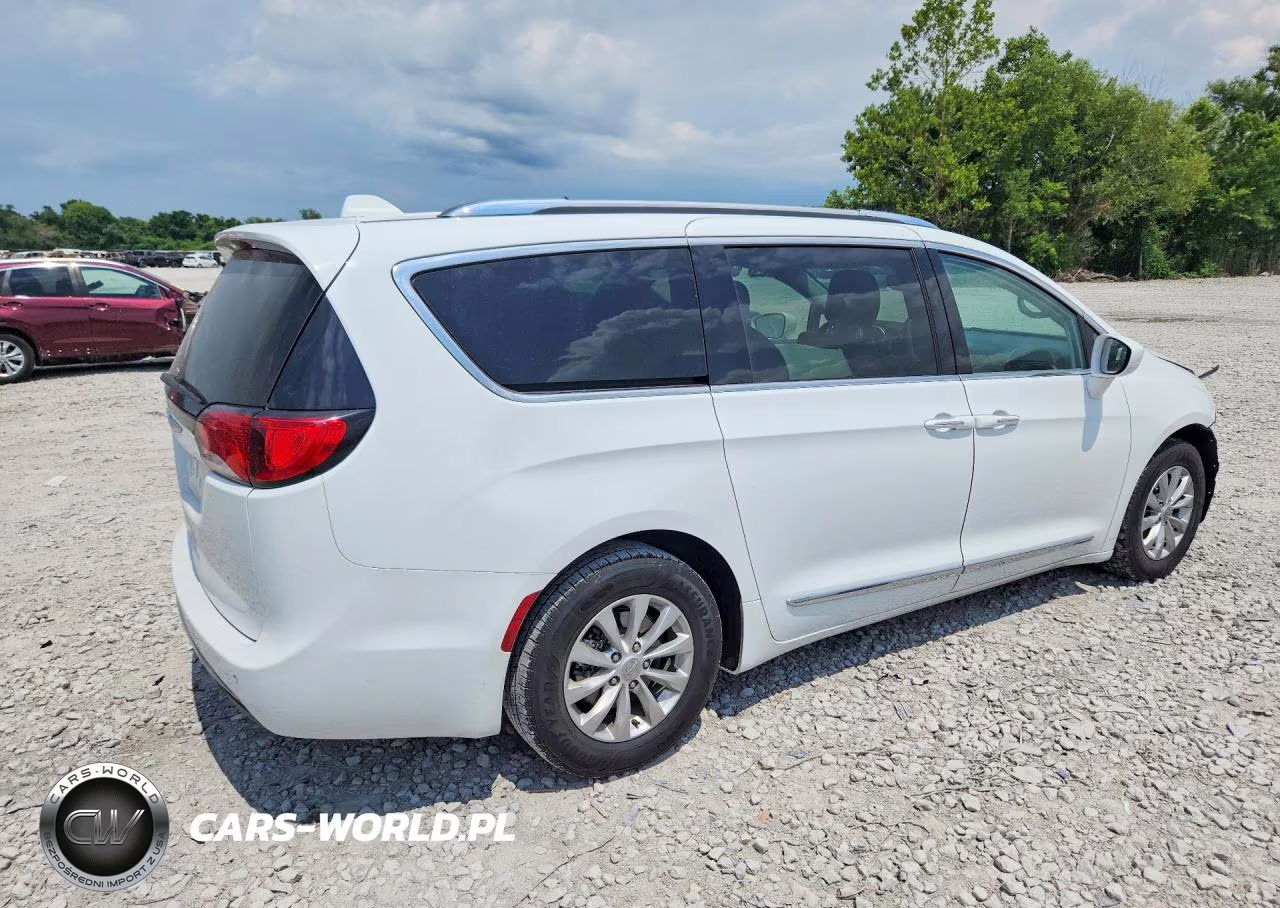 2019 Chrysler Pacifica Touring L VIN:2C4RC1BG5KR626604 - 3
