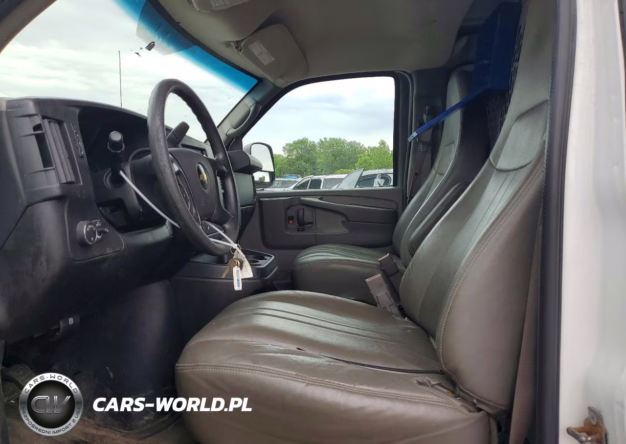 2015 Chevrolet Express G2500 VIN:1GCWGFCF8F1237704 - 7