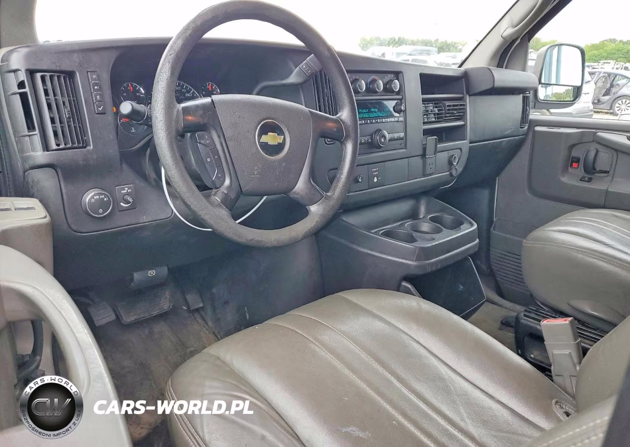 2015 Chevrolet Express G2500 VIN:1GCWGFCF8F1237704 - 8