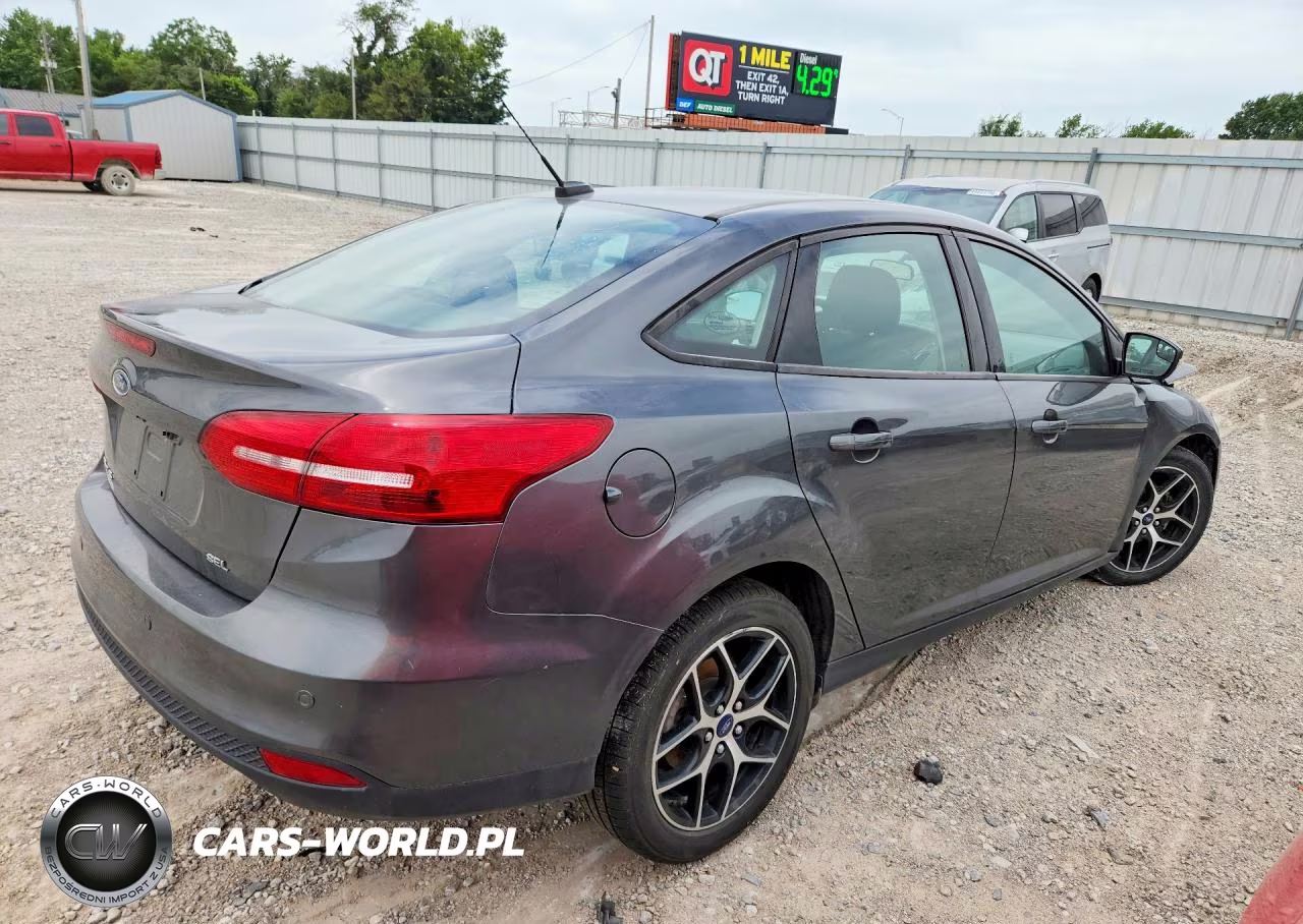 2017 Ford Focus Sel VIN:1FADP3H20HL319077 - 3