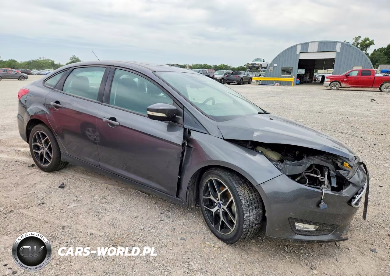 2017 Ford Focus Sel VIN:1FADP3H20HL319077 - 4