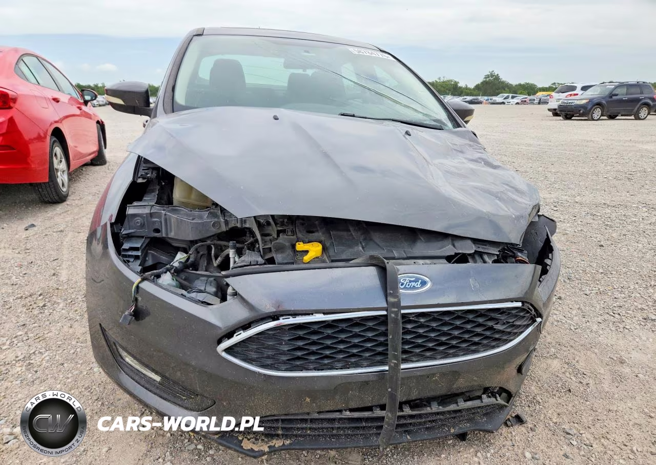 2017 Ford Focus Sel VIN:1FADP3H20HL319077 - 5