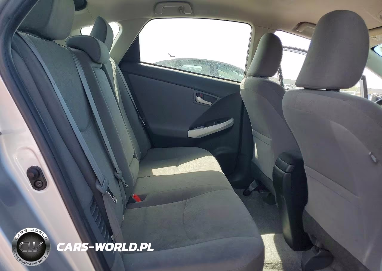 2014 Toyota Prius Two VIN:JTDKN3DU2E1769061 - 10