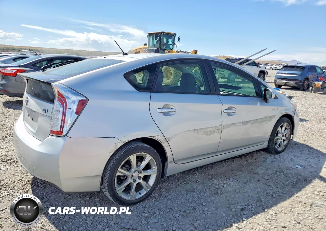 2014 Toyota Prius Two VIN:JTDKN3DU2E1769061 - 3