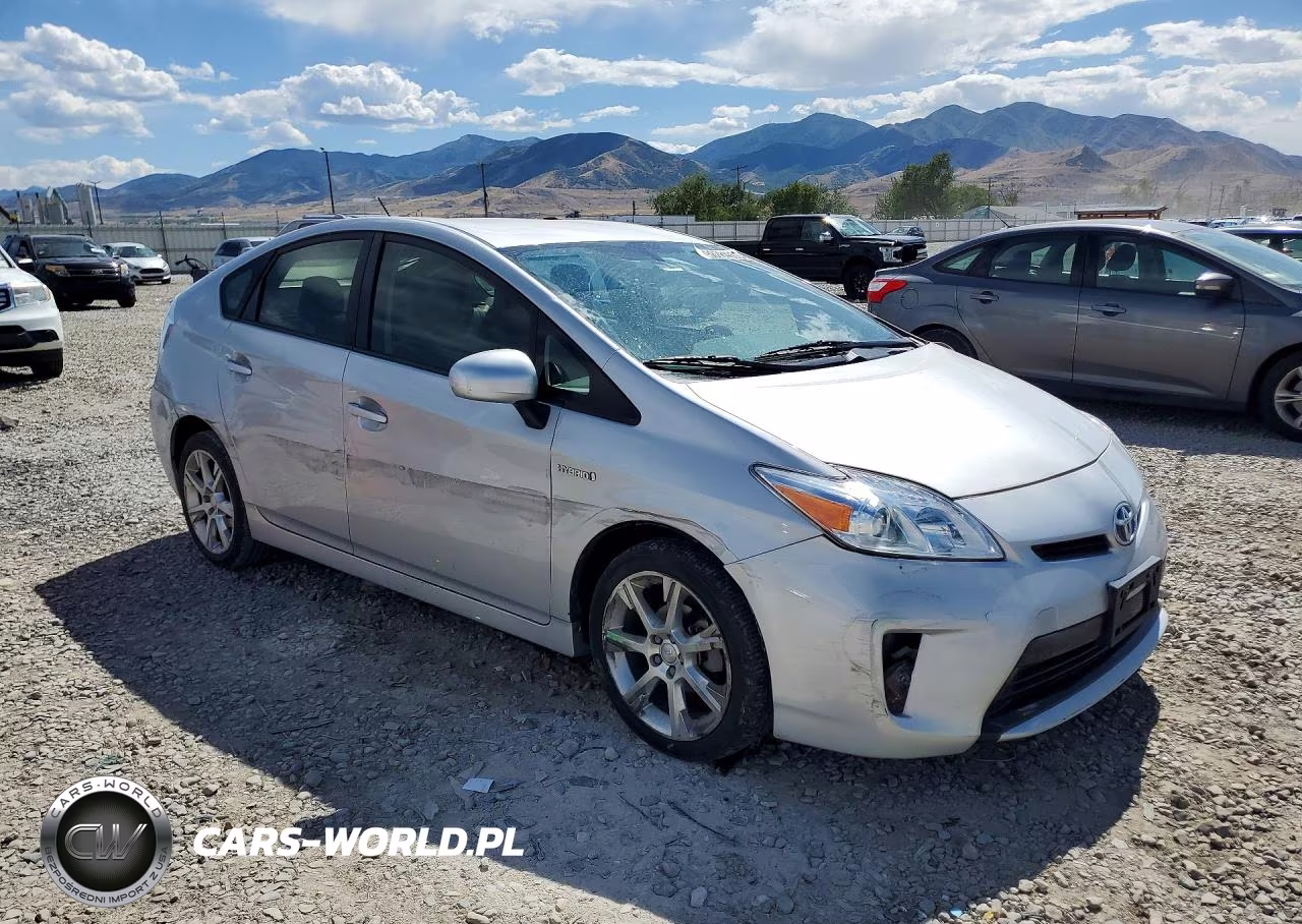 2014 Toyota Prius Two VIN:JTDKN3DU2E1769061 - 4