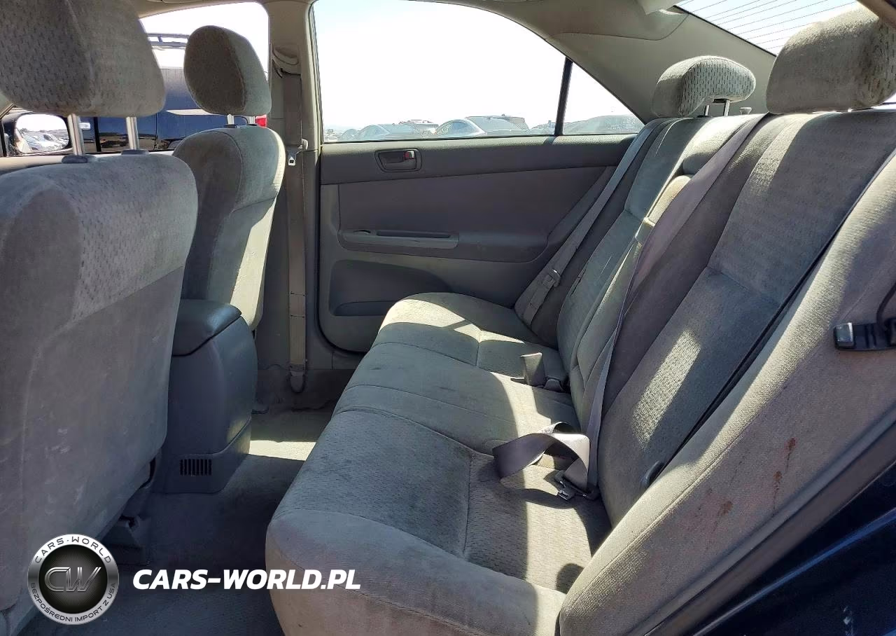 2002 Toyota Camry Le VIN:JTDBE32K020018124 - 10