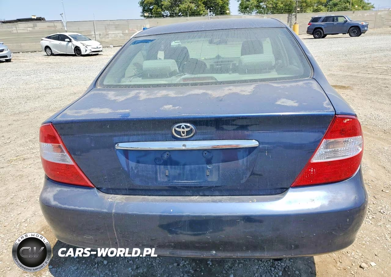 2002 Toyota Camry Le VIN:JTDBE32K020018124 - 6