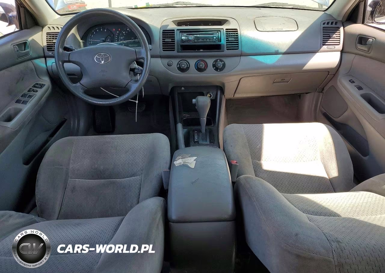 2002 Toyota Camry Le VIN:JTDBE32K020018124 - 8