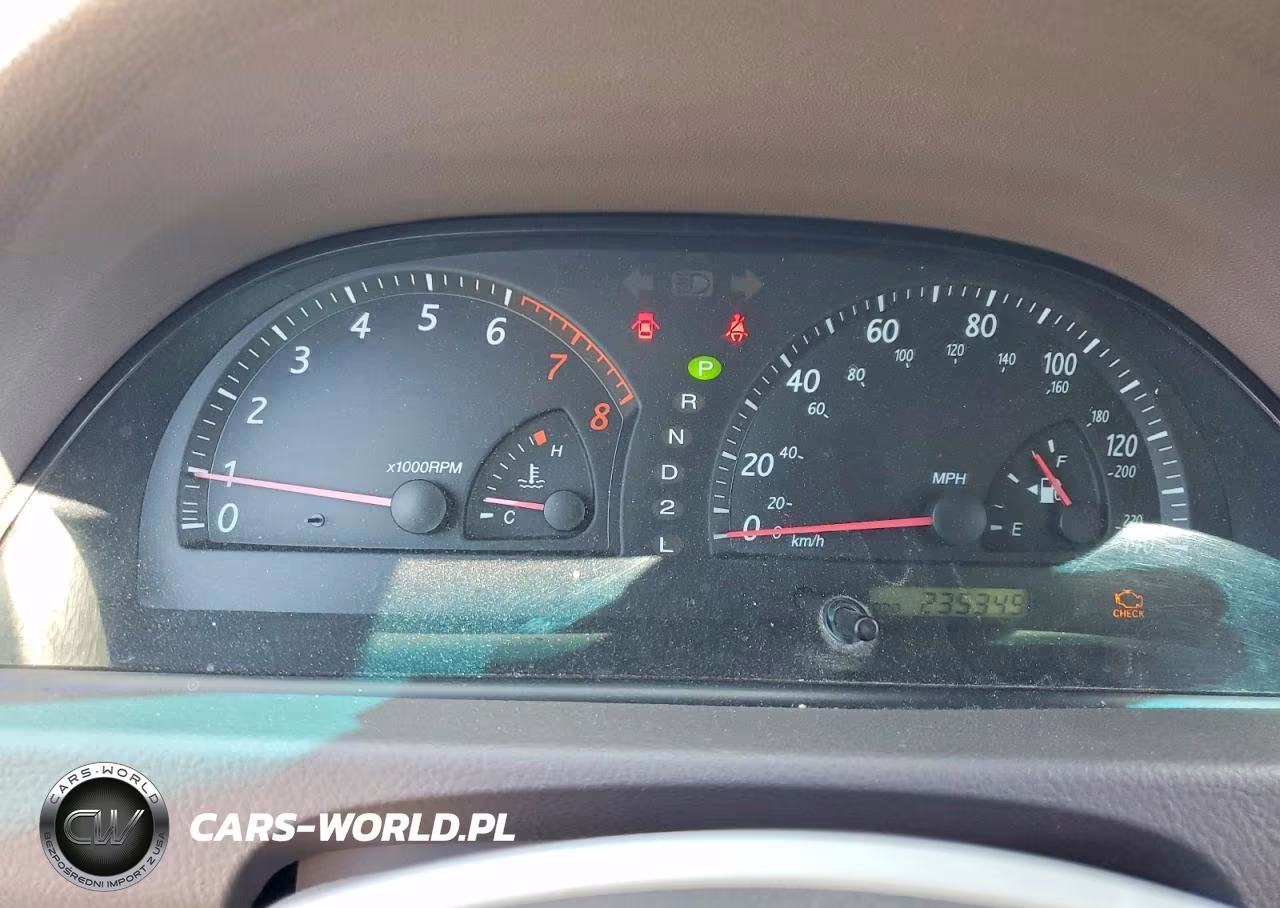 2002 Toyota Camry Le VIN:JTDBE32K020018124 - 9