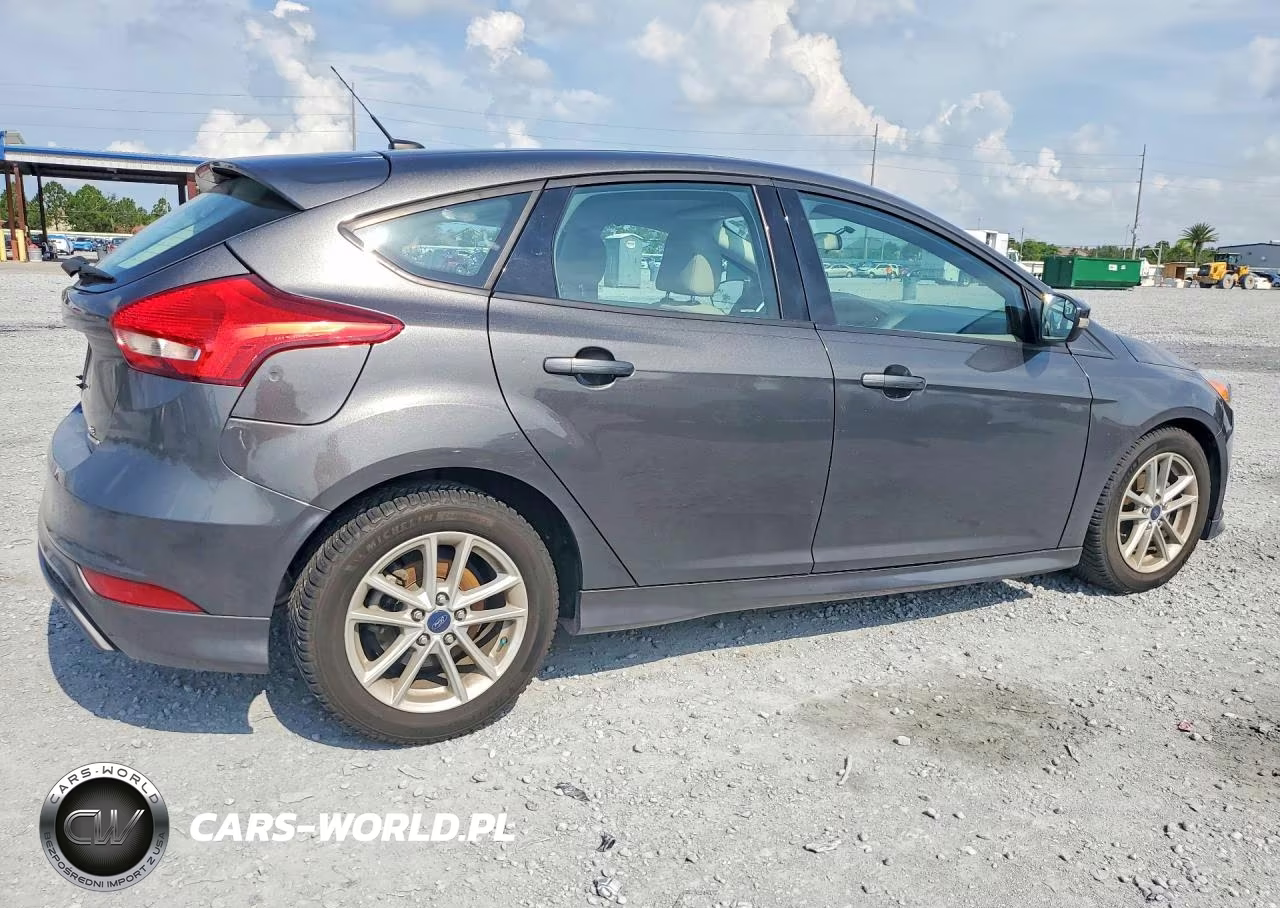 2015 Ford Focus Se VIN:1FADP3K21FL360615 - 3