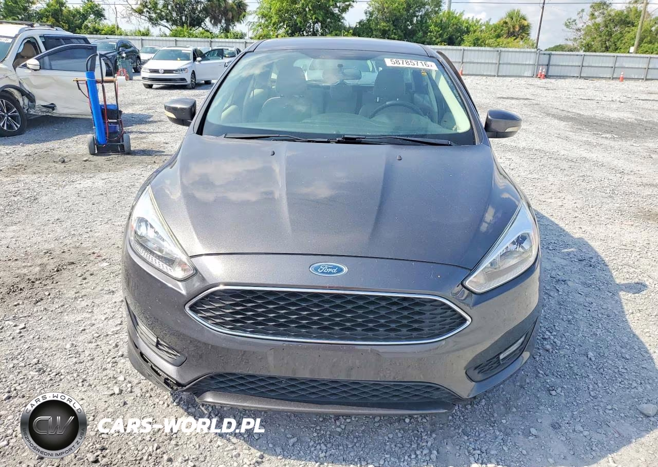 2015 Ford Focus Se VIN:1FADP3K21FL360615 - 5