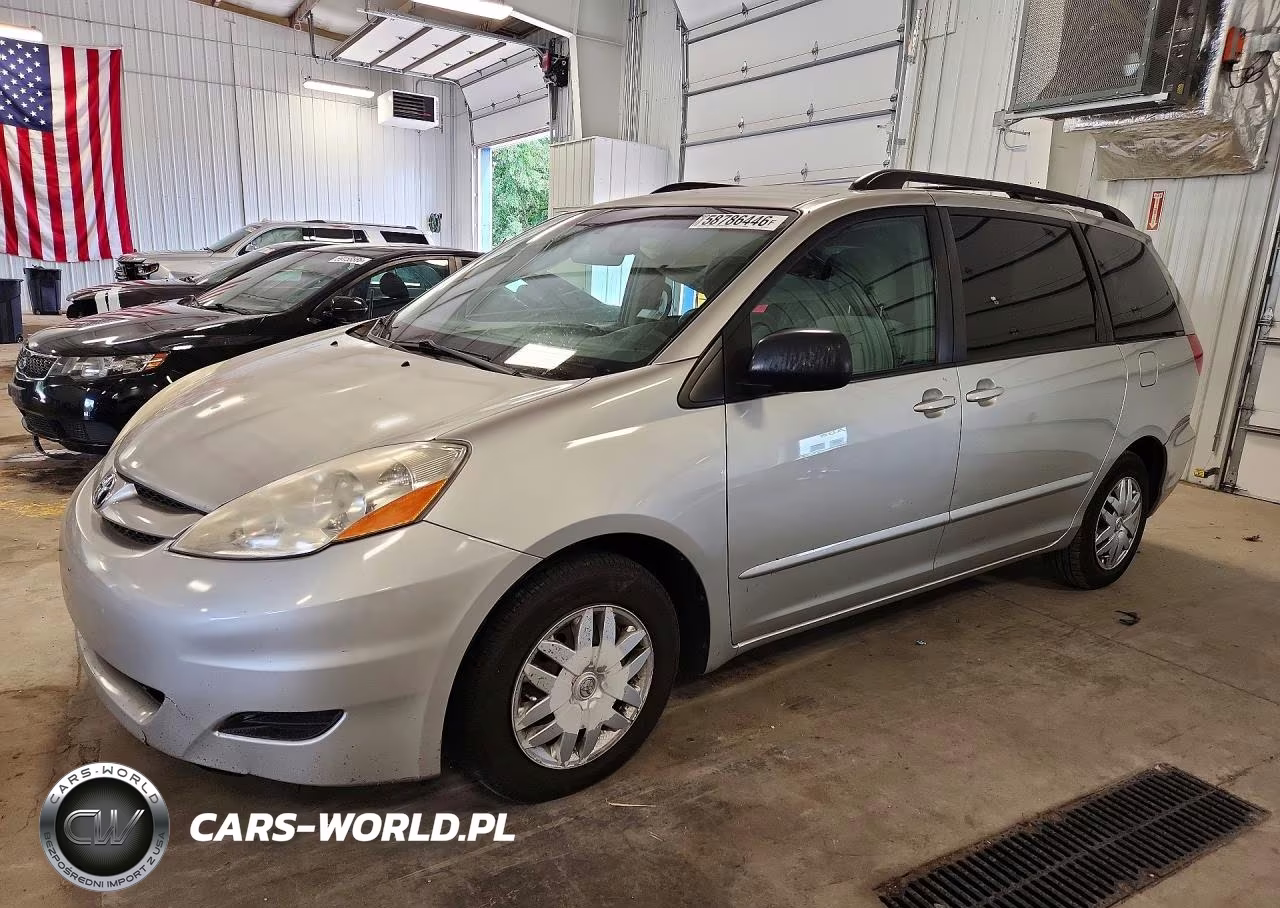 2010 Toyota Sienna Le 7-Passenger