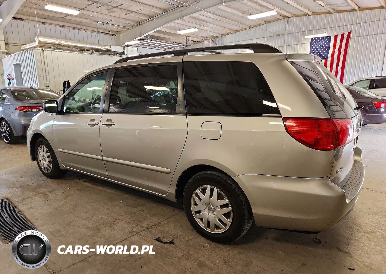 2010 Toyota Sienna Le 7-Passenger VIN:5TDKK4CC2AS339194 - 2