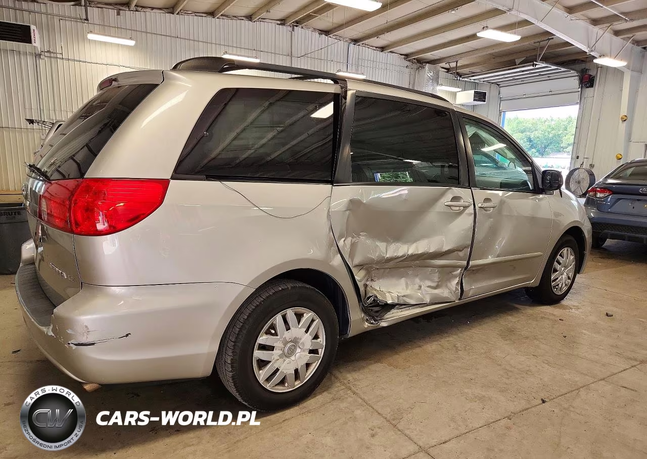 2010 Toyota Sienna Le 7-Passenger VIN:5TDKK4CC2AS339194 - 3