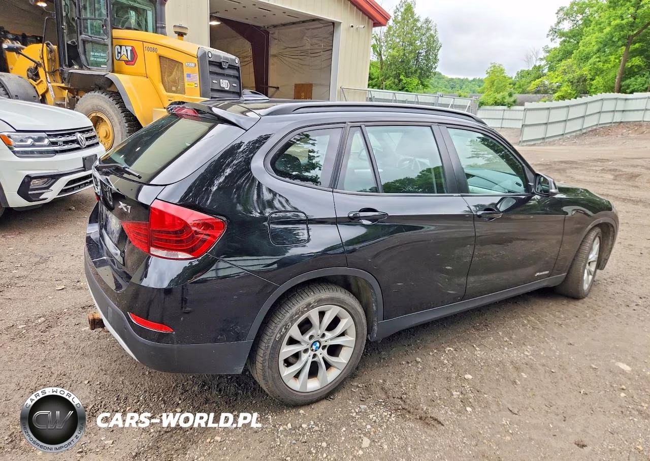 2014 BMW X1 xDrive28I VIN:WBAVL1C59EVY17064 - 3