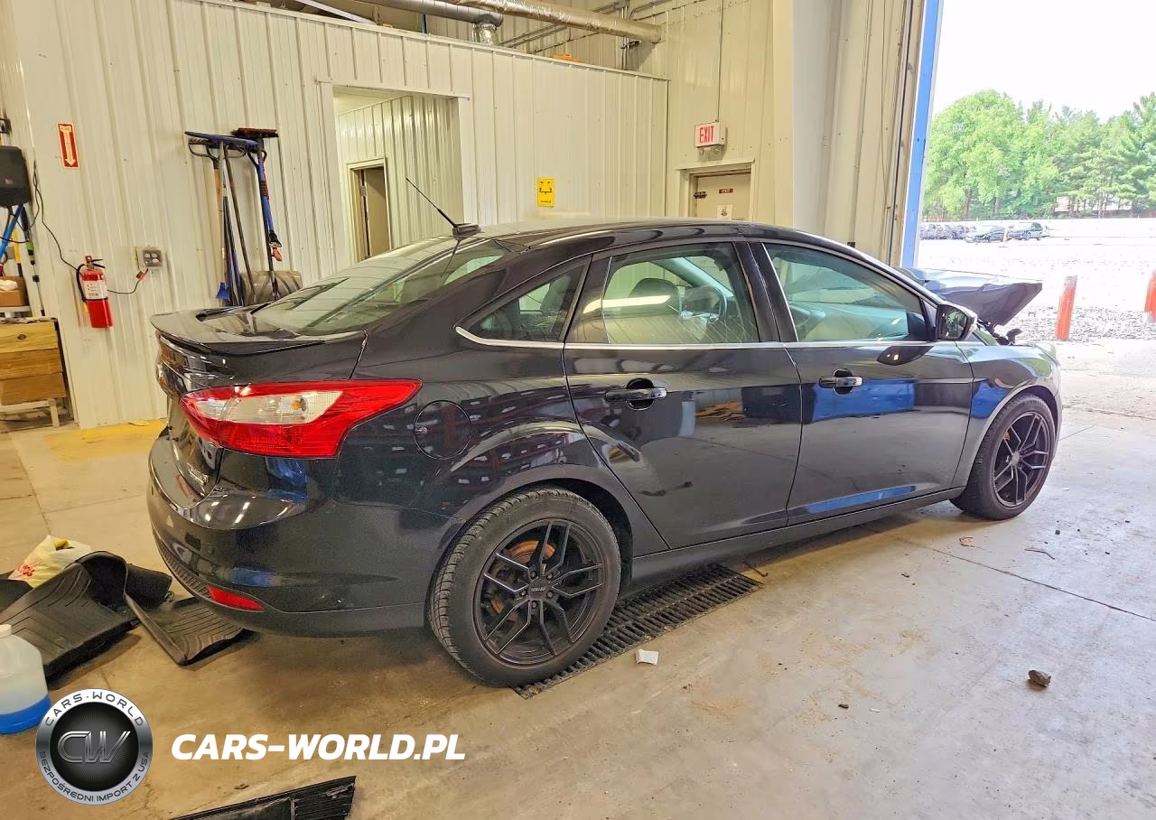 2013 Ford Focus Titanium VIN:1FADP3J25DL107571 - 3