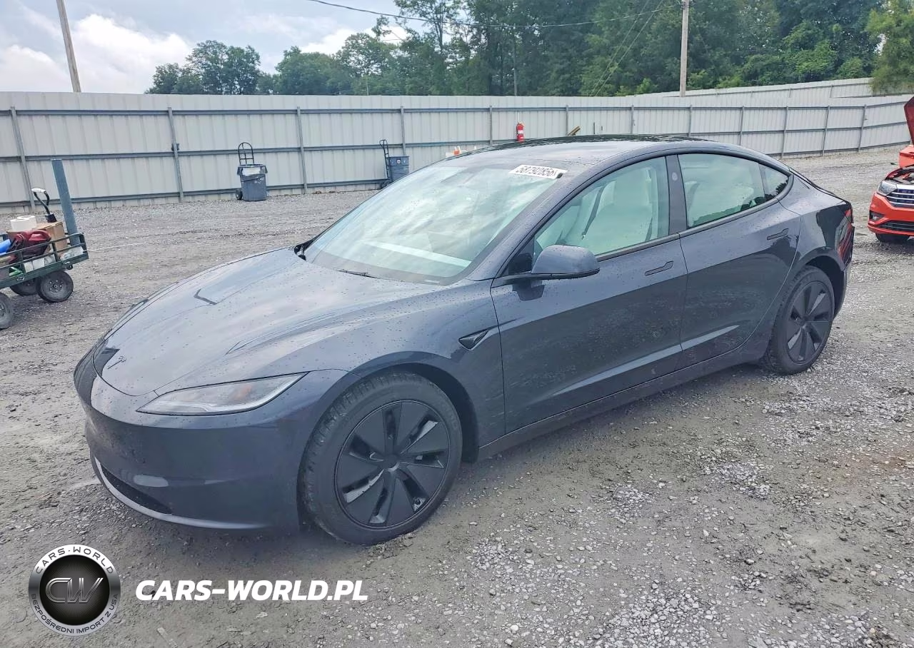 2026 Tesla Model 3 – zdjęcie 1 z 12