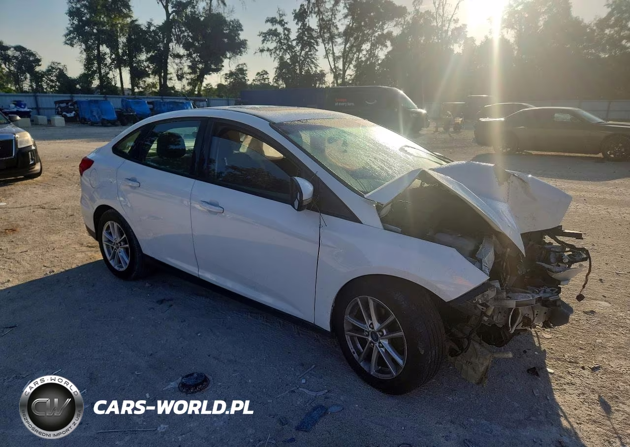 2016 Ford Focus Se VIN:1FADP3F26GL214044 - 4
