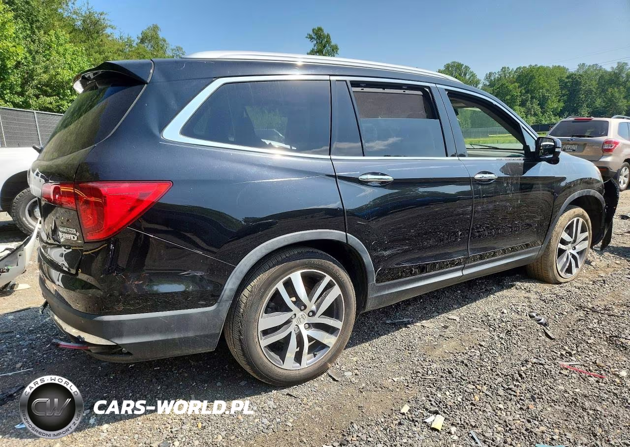 2017 Honda Pilot Touring VIN:5FNYF6H99HB065241 - 3