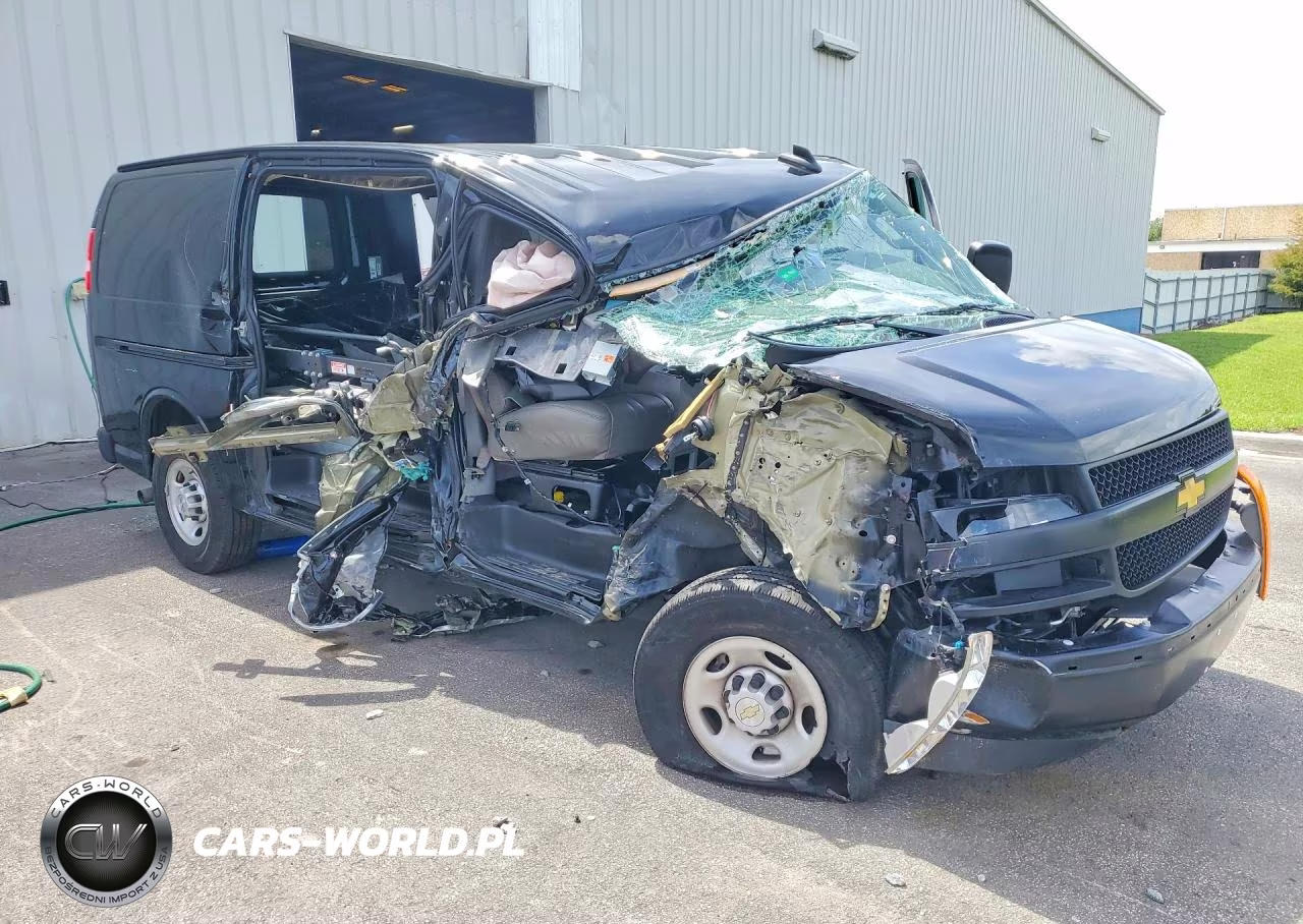 2024 Chevrolet Express G2500 VIN:1GCWGAFP4R1261221 - 4
