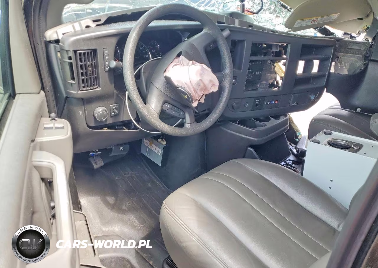 2024 Chevrolet Express G2500 VIN:1GCWGAFP4R1261221 - 8