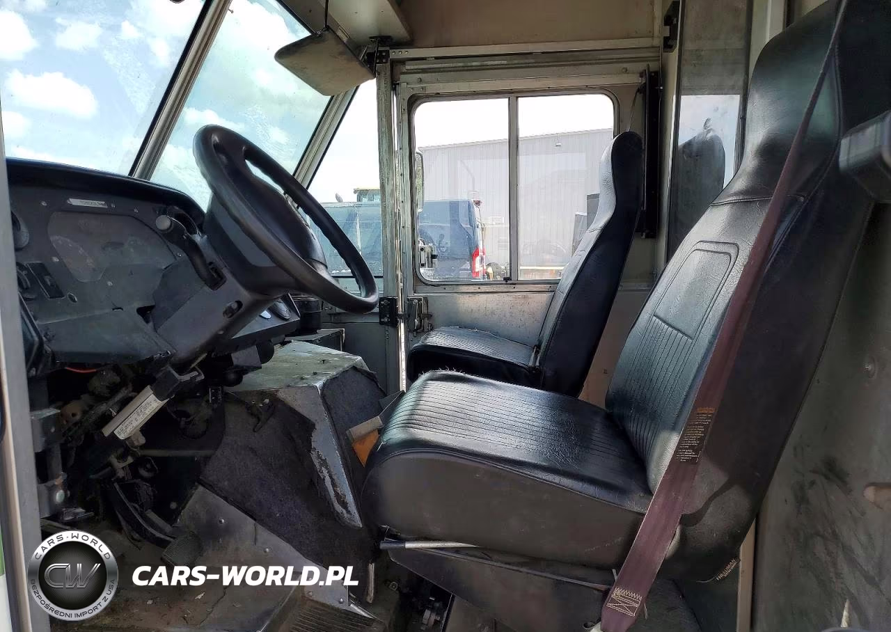 2012 Ford Econoline E350 Super Duty Stripped Chass VIN:1FC3E3KL1CDB31071 - 7
